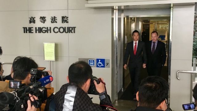 香港法庭早前裁定,当地一名公务员的同性配偶,应获得与异性配偶同等的福利和税务待遇,被视为同性伴侣平权的进展。