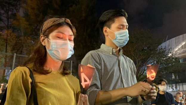 今年香港市民仍然可以用烛光点亮维园悼念,但很多人担心《国安法》实施后,悼念晚会将难以举行。
