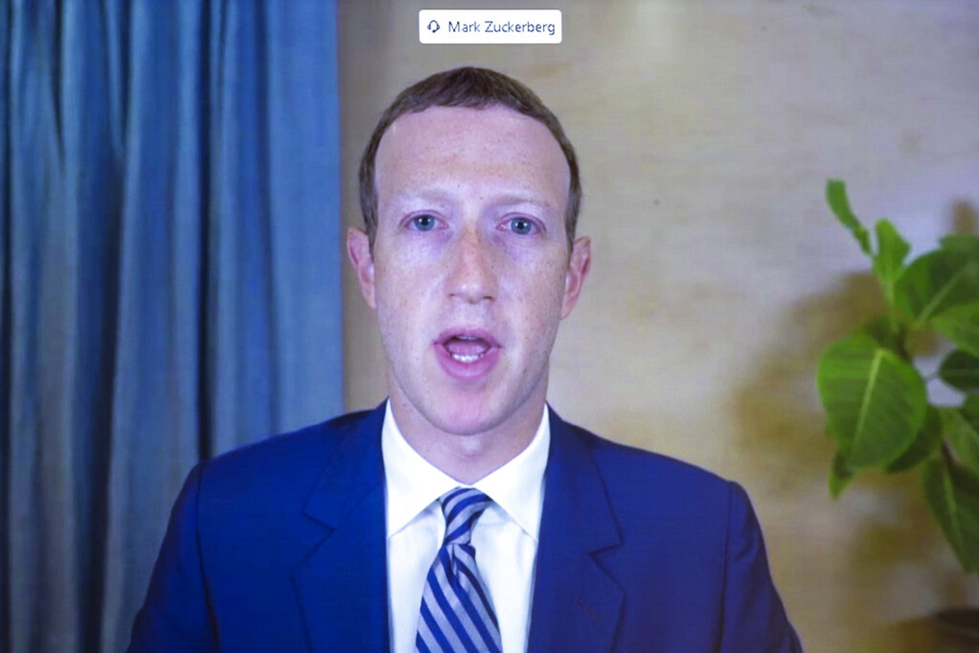 美國大選2020：圖為Facebook創辦人兼行政總裁朱克伯格10月28日以視像形式出席美國參議院的聽證會。（AP）