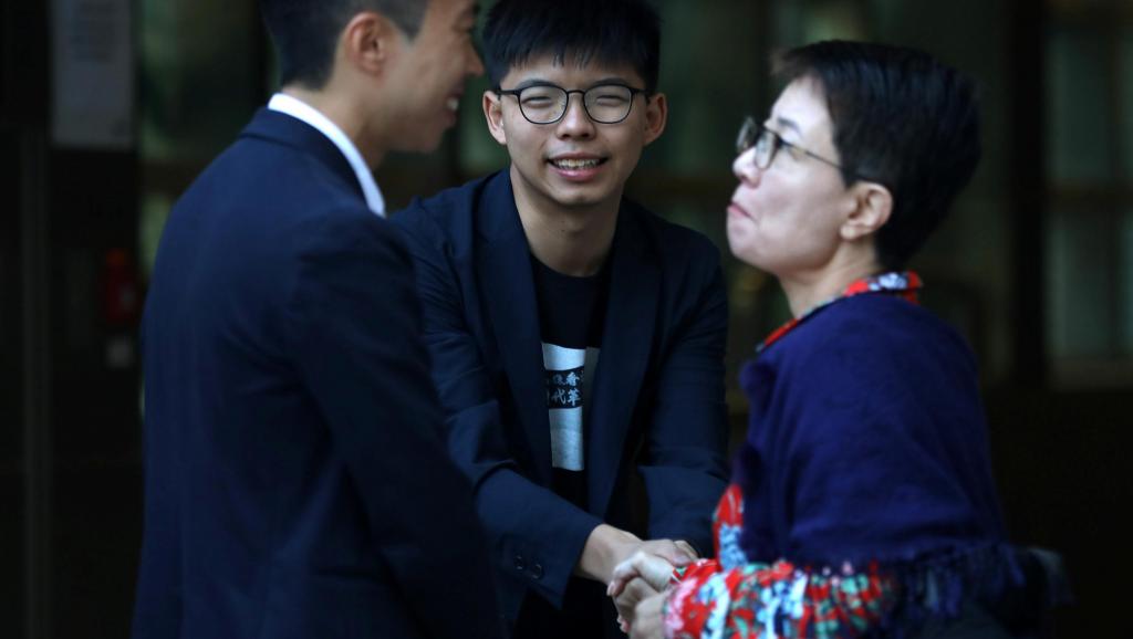 香港眾志秘書長黃之鋒与海怡西區当选议员林浩波(Kelvin Lam)感谢选民的支持,2019年11月25日。