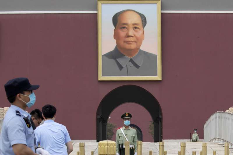 中國首都北京天安門廣場的毛澤東畫像(AP) 中國首都北京天安門廣場的毛澤東畫像(AP)