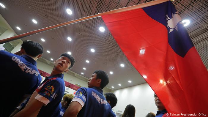 Taiwan Athleten mit Taiwanesischer Flagge (Taiwan Presidential Office)