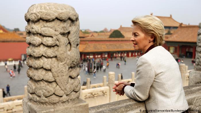 Verteidigungsministerin Ursula von der Leyen in China (picture-alliance/dpa/Bundeswehr/S. Wilke)