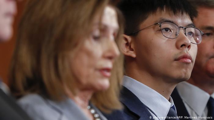 USA: Nancy Pelosi trifft Denise Ho und Joshua Wong (picture-alliance/AP/P. Martinez Monsivais)