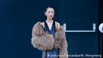 Zhou Dongyu attends 2020 Sping Summer London Fashion Week (picture-alliance/dpa/W. Mengmeng)