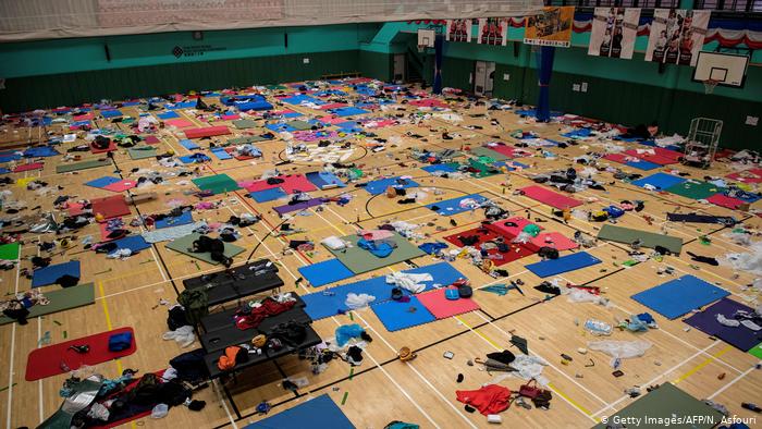 Hongkong Anti-Regierungs Proteste | Sporthalle als Schlafraum (Getty Images/AFP/N. Asfouri)