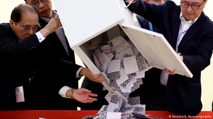 Hong Kong | Regionalwahlen (Reuters/A. Perawongmetha)