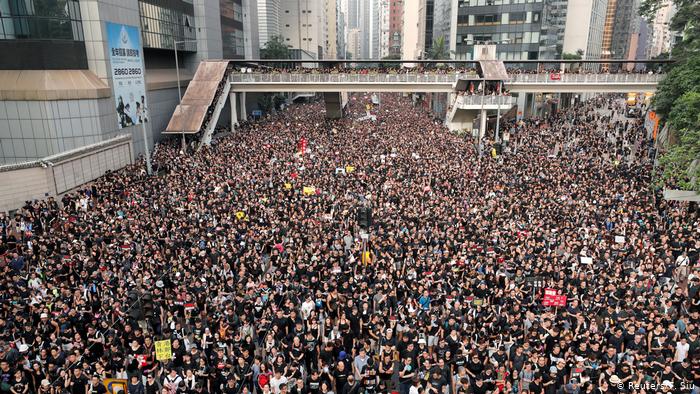 Protesters attend a rally demanding Hong Kong's leaders step down and withdraw the extradition bill (REUTERS/Tyrone Siu)