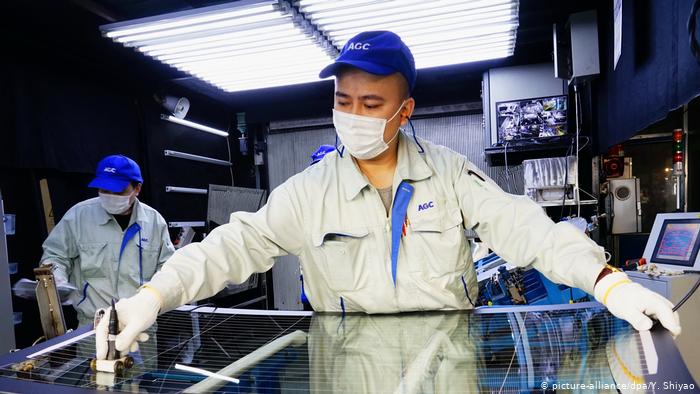 Coronavirus - China: Mitarbeiter nehmen Arbeit wieder auf (picture-alliance/dpa/Y. Shiyao)