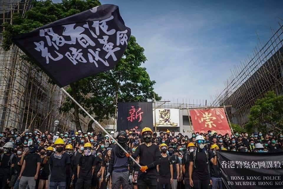香港反送中運動持續延燒,特區政府把衝突焦點放在大學,選擇先從世代菁英下手。 圖:翻攝自桑普臉書(資料照)
