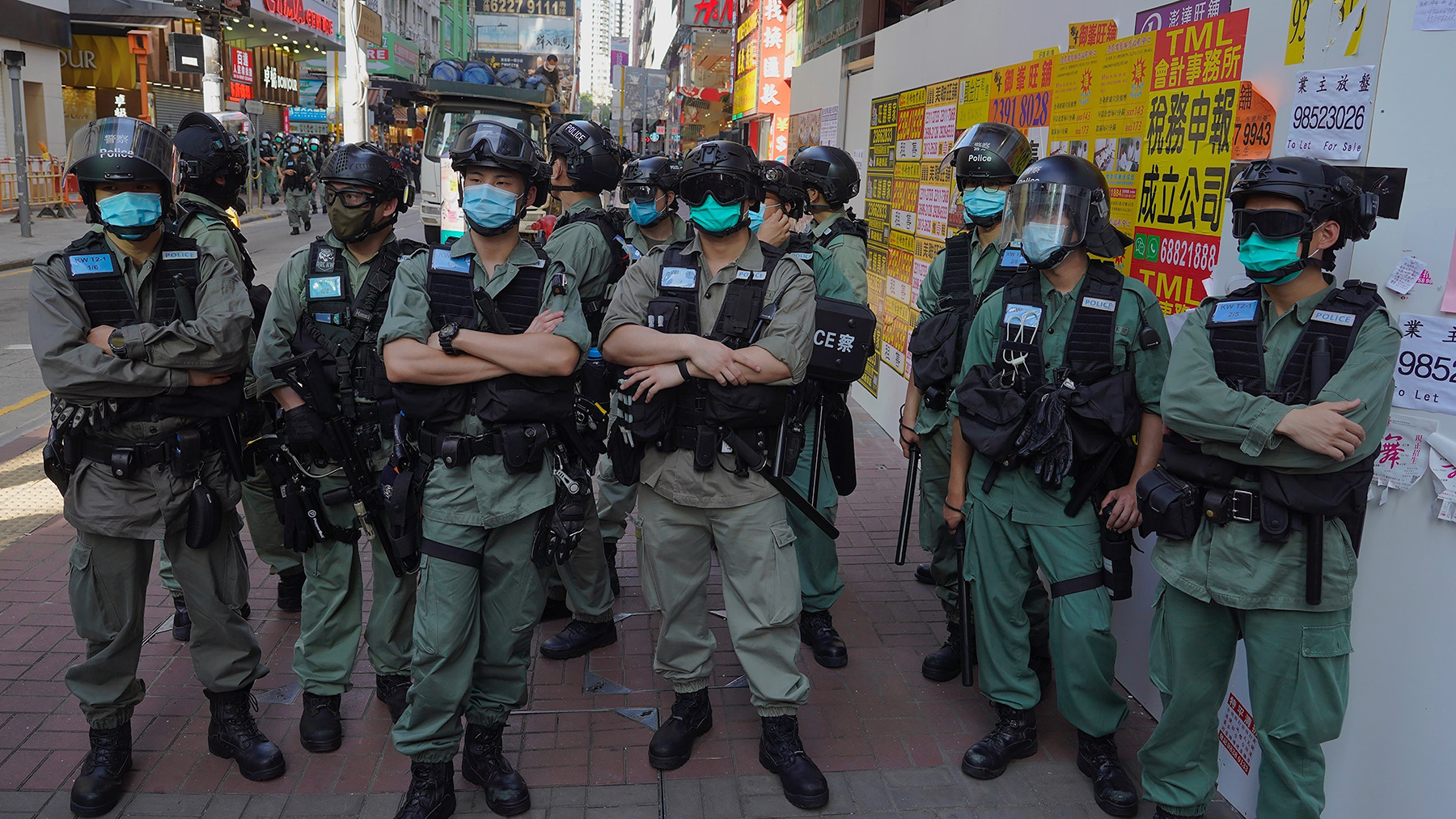 2020年6月28日,香港警察与抗议者对峙。(美联社) 2020年6月28日,香港警察与抗议者对峙。(美联社)