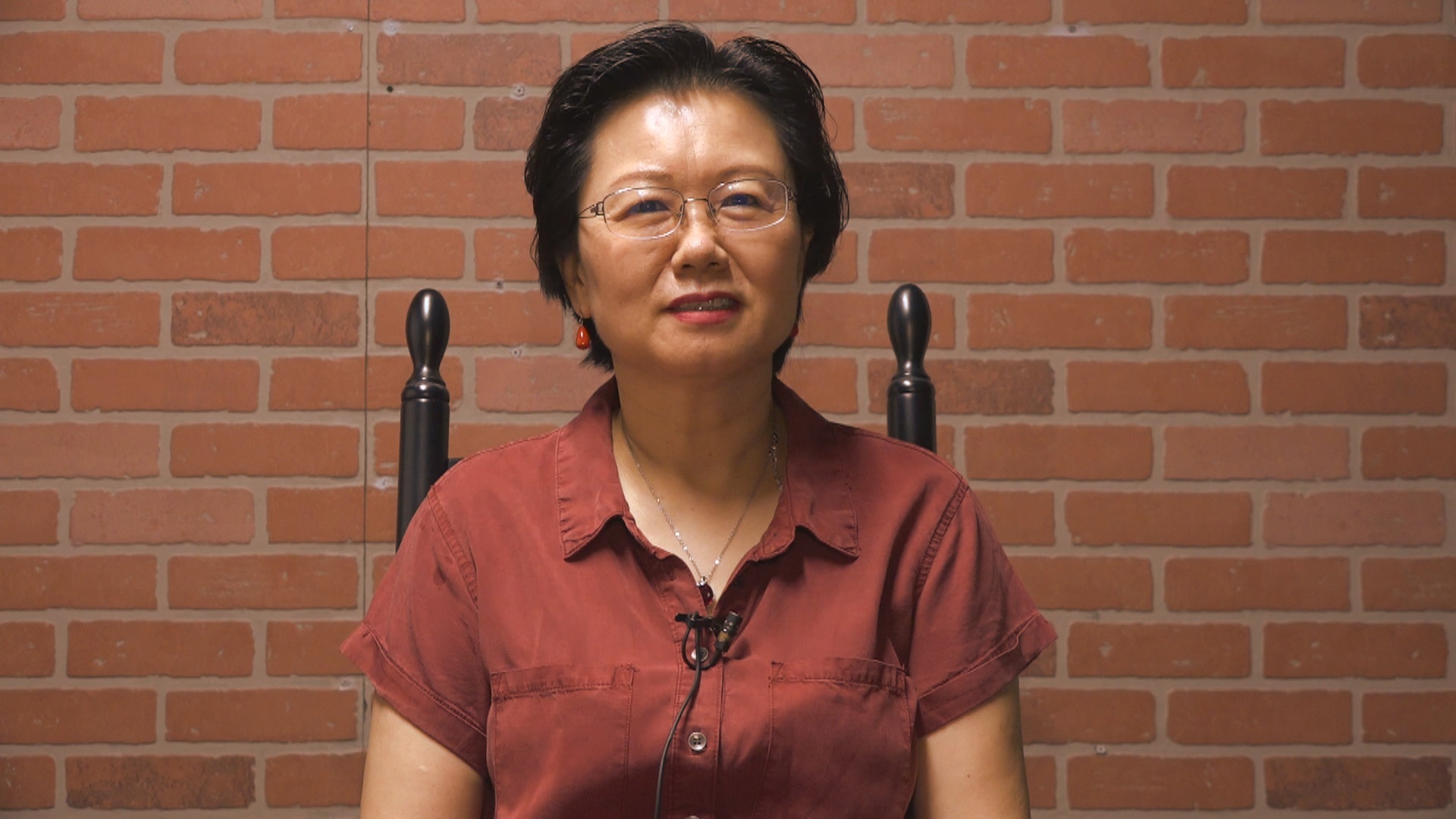 青海前政協委員王瑞琴接受大紀元新唐人聯合專訪，剖析當今中國民營企業的困局。（影片截圖）