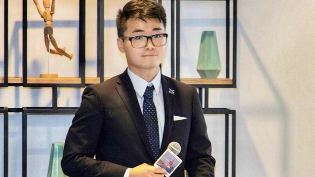 英国驻香港领事馆前雇员郑文杰(脸书截图) 英国驻香港领事馆前雇员郑文杰(脸书截图)