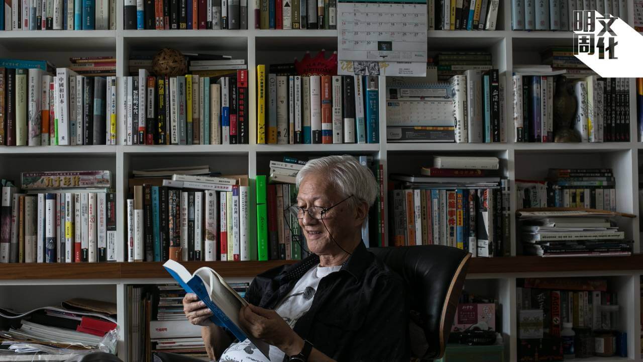 李怡，生於一九三六年，四八年移居香港。原名李秉堯，筆名舒樺、齊辛等。藉投稿《文藝週刊》晉身文壇，成為作家；亦創辦雜誌《伴侶》、《七十年代》（後改名《九十年代》），對本地文學及社會議題討論貢獻良多。