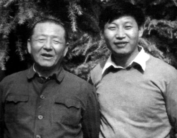 图片:习仲勋与习近平旧照(网络资料)