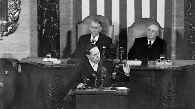 1951年4月19日，麦克阿瑟在美国国会进行告别演说。（来自网站“historyonthenet”）