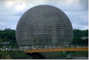 【图4】富勒設計的球狀建築結構